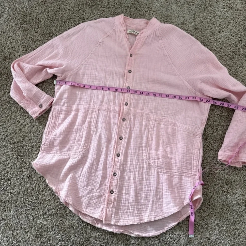 Free People We The Free Summer Daydream Buttondown in Pink size Medium - Picture 11 of 12